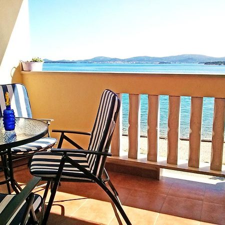 Beach Apartment Sveti Filip I Jakov - Turanj Bagian luar foto