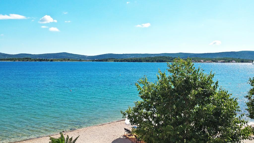 Beach Apartment Sveti Filip I Jakov - Turanj Bagian luar foto