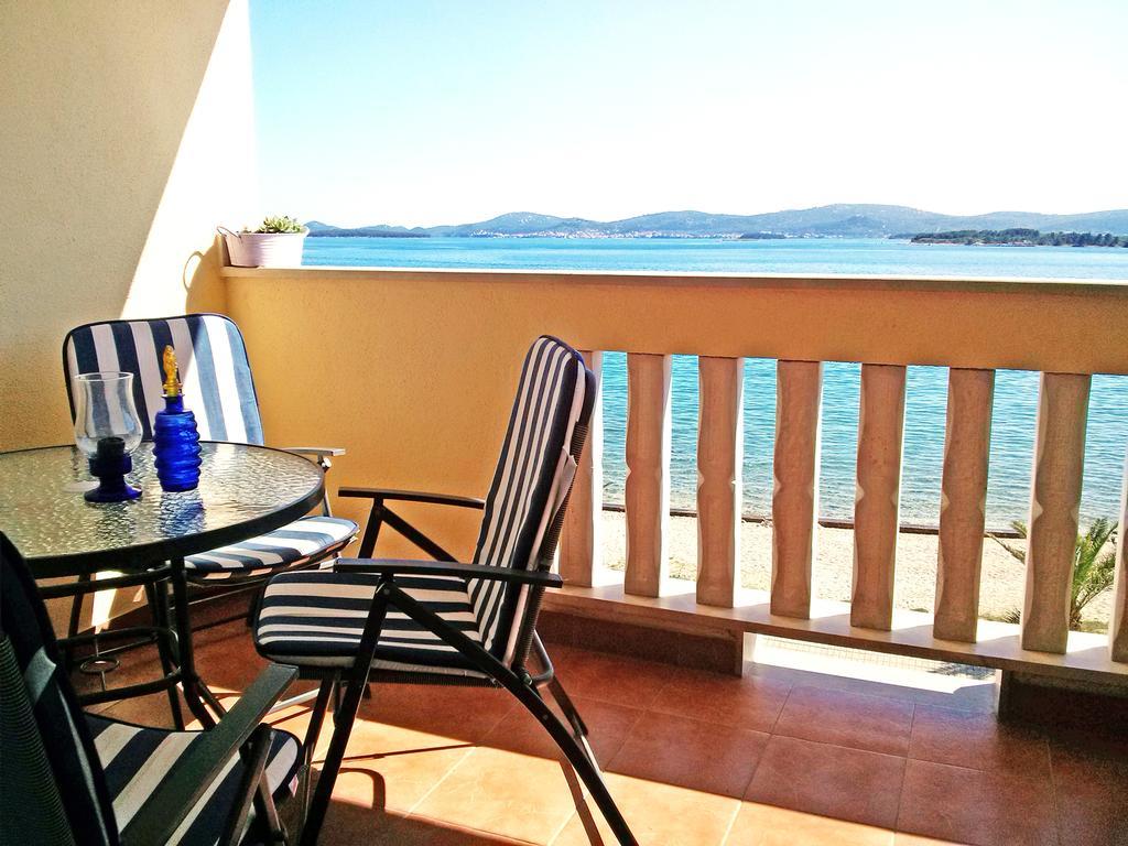 Beach Apartment Sveti Filip I Jakov - Turanj Bagian luar foto